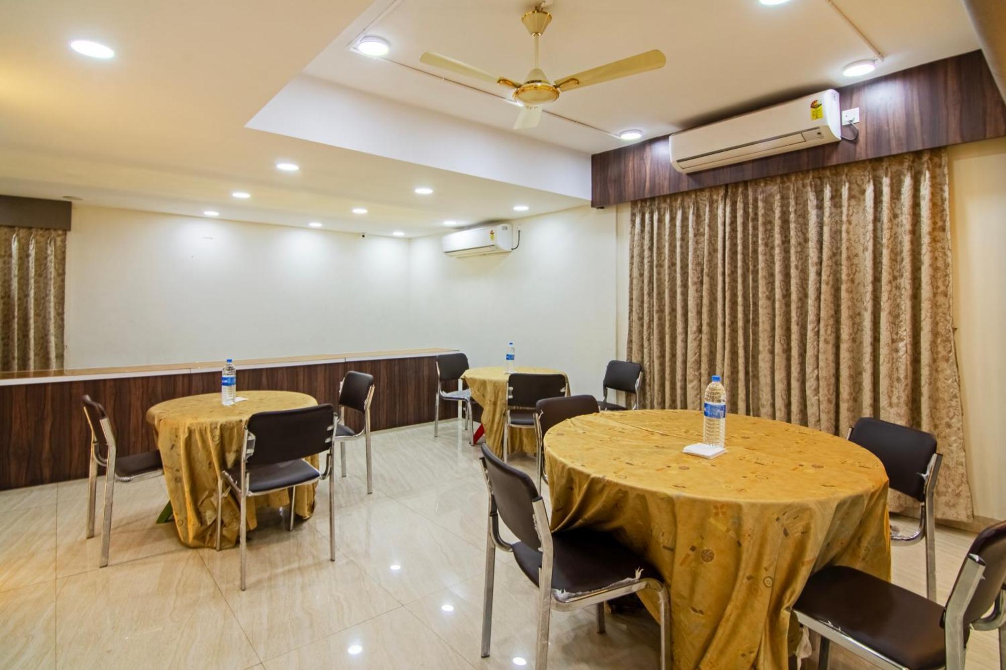 Treebo Petals Banquet & Suites - Kalküta Dış mekan fotoğraf