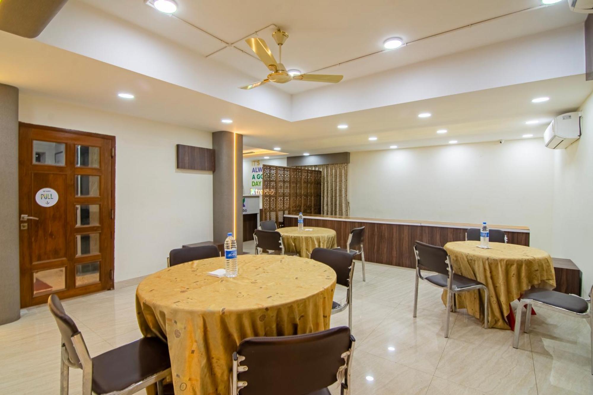 Treebo Petals Banquet & Suites - Kalküta Dış mekan fotoğraf
