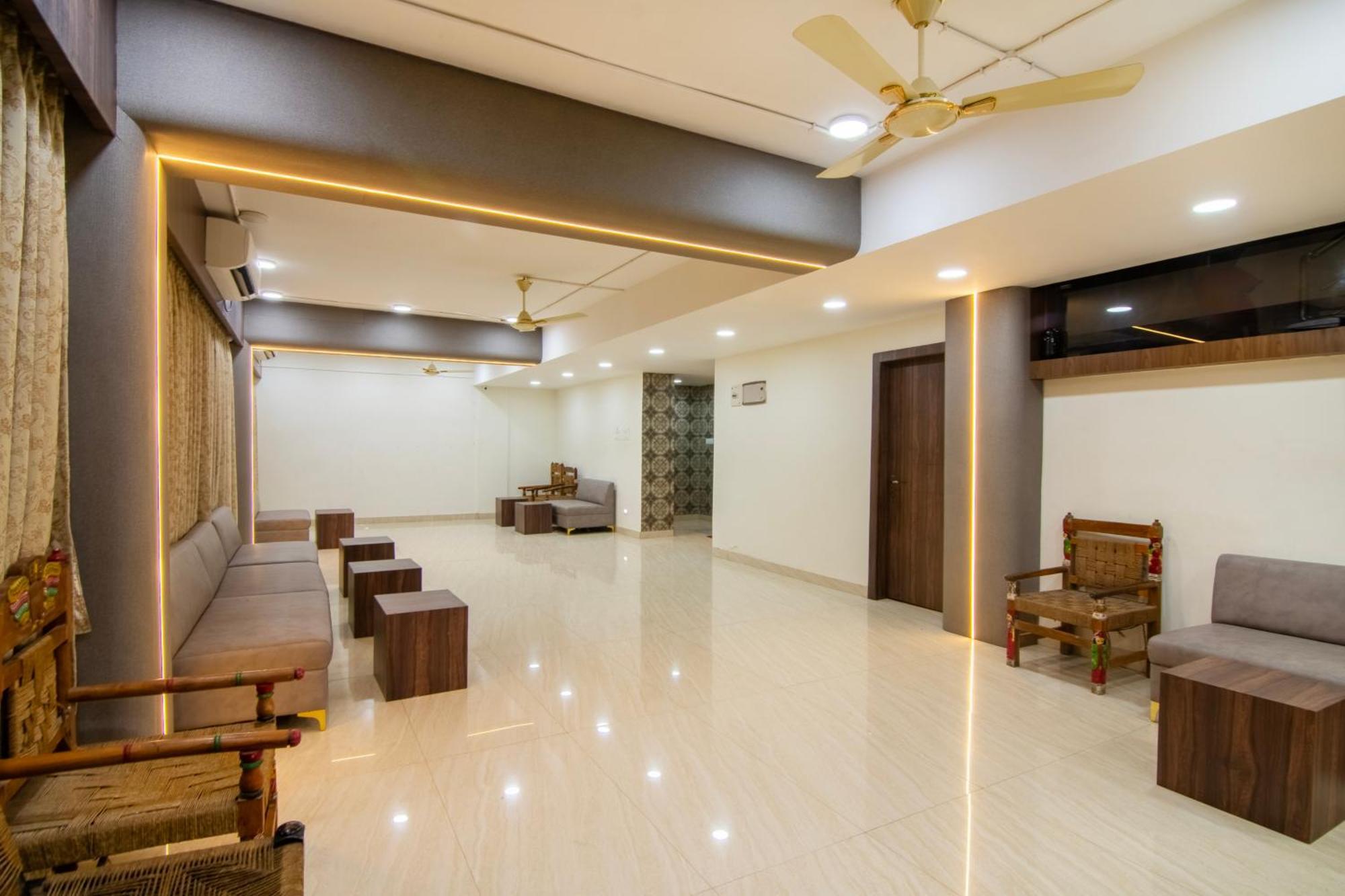 Treebo Petals Banquet & Suites - Kalküta Dış mekan fotoğraf