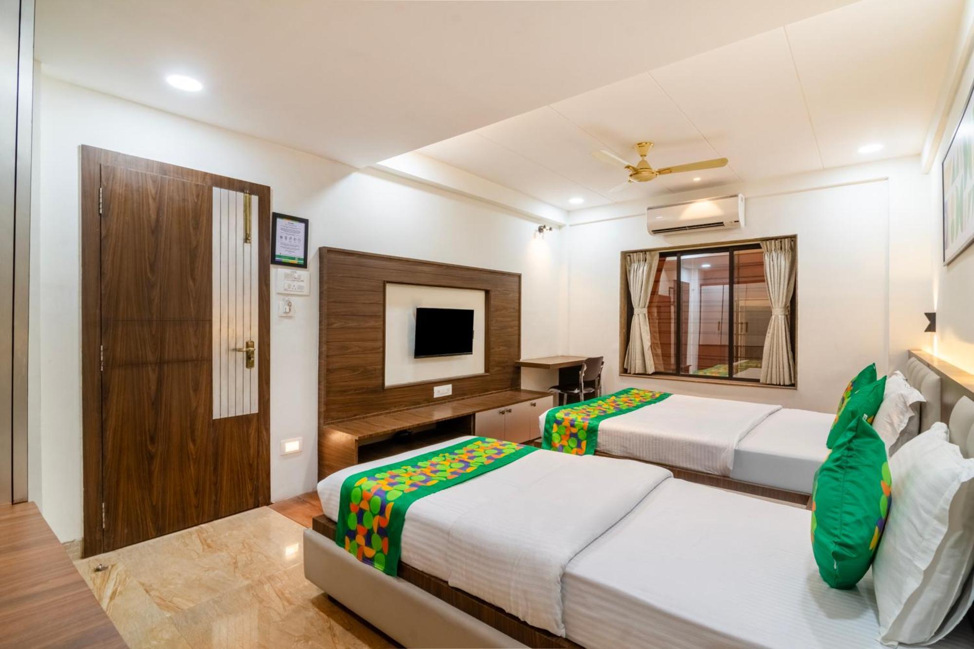 Treebo Petals Banquet & Suites - Kalküta Dış mekan fotoğraf