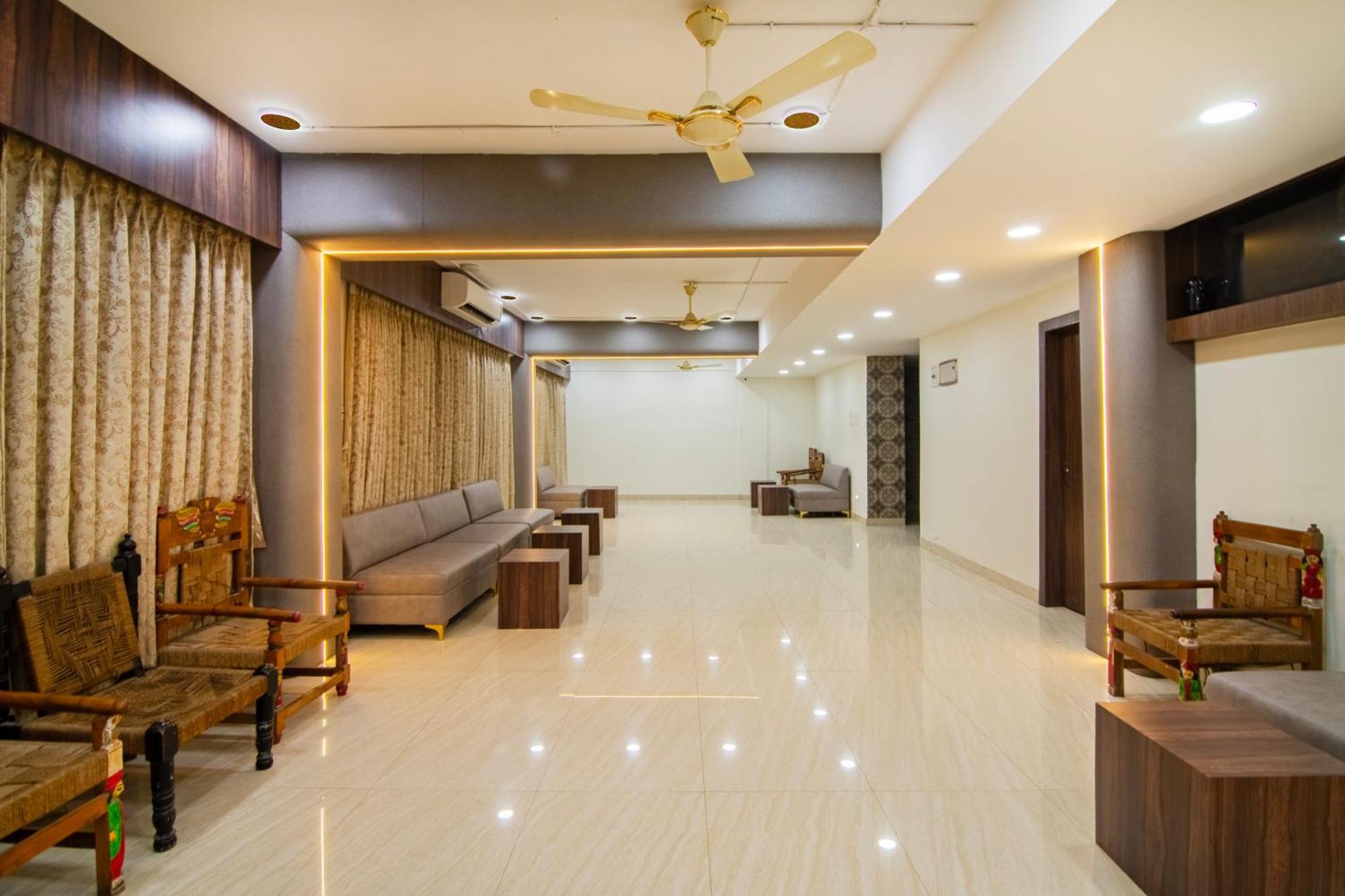 Treebo Petals Banquet & Suites - Kalküta Dış mekan fotoğraf